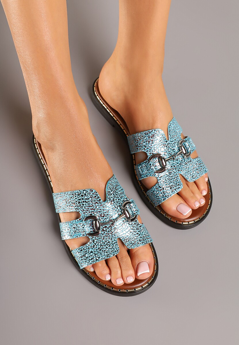 Złote Klapki Ozdobione Wycięciami i Klamrą Arivian