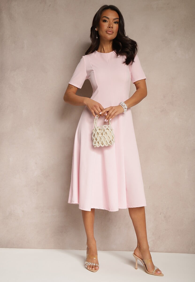 Różowa Sukienka Rozkloszowana o Taliowanym Fasonie Telaswena