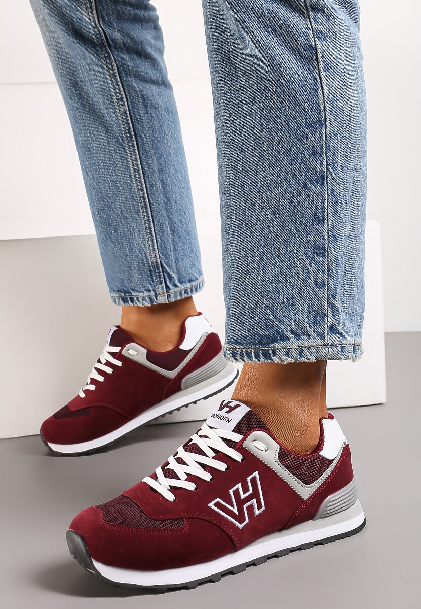 Bordowe Buty Sportowe z Imitacji Zamszu z Naszywką Lysadna