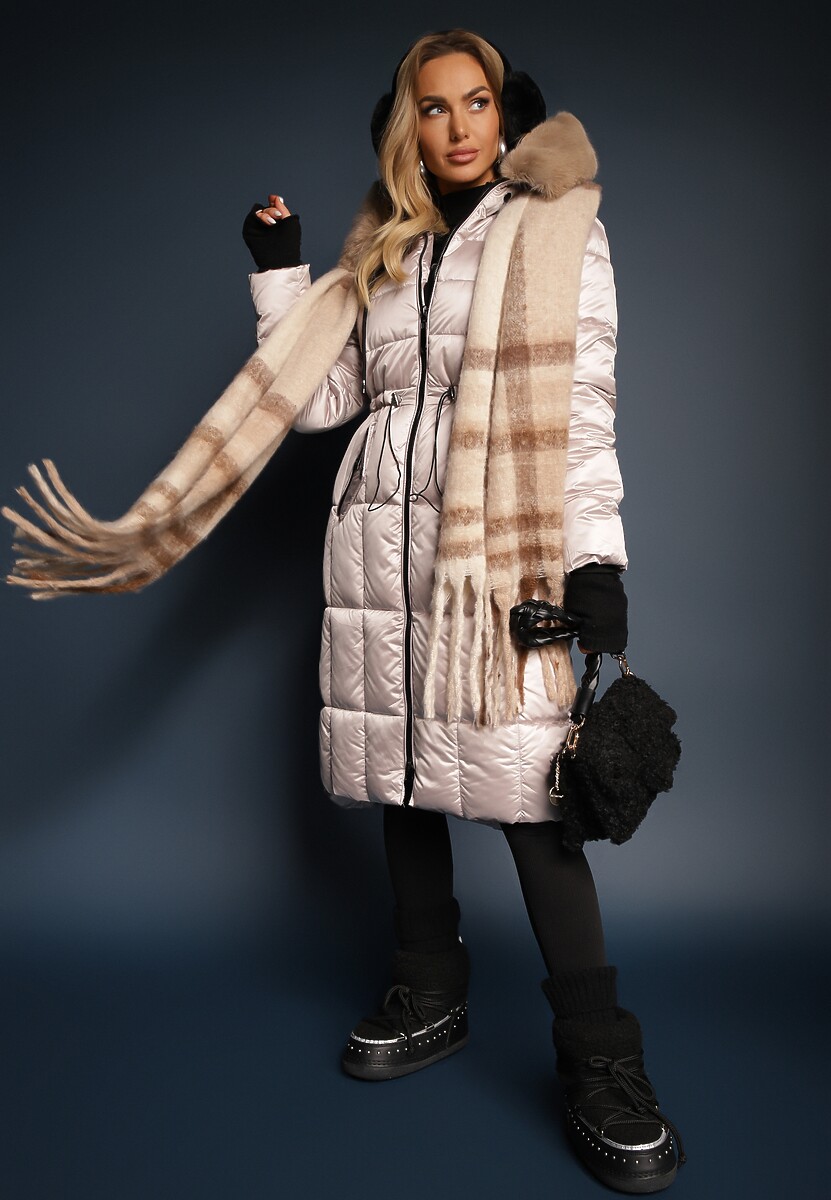Jasnobeżowa Kurtka z Pikowanymi Przeszyciami Ściągaczem w Talii i Kapturem z Odpinanym Futrem Ravalin