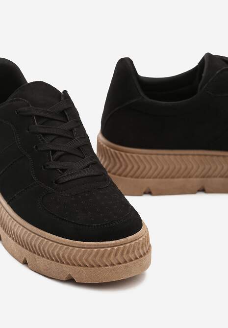 Czarne Sneakersy z Perforacją na Żłobionej Podeszwie Riparian Rights