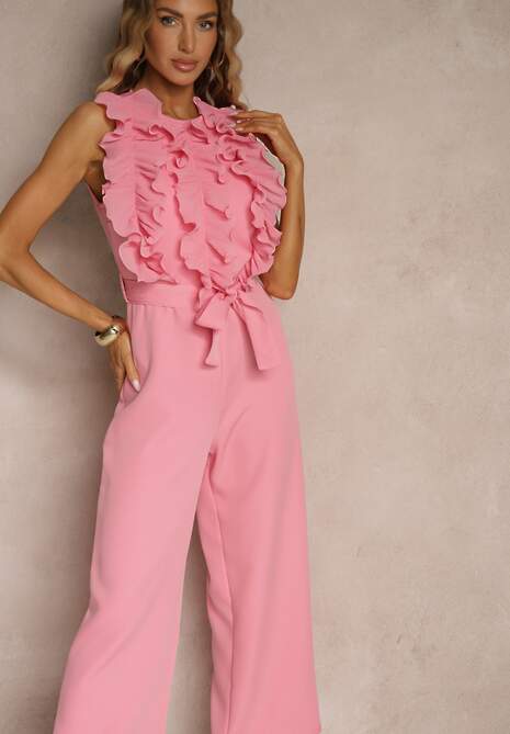 Różowy Kombinezon Koktajlowy z Żabotem Materiałowym Paskiem i Szerokimi Nogawkami Venelsea