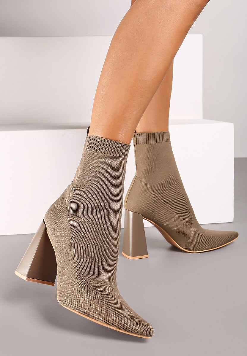 Czarne Wsuwane Botki na Stożku z Dopasowaną Cholewką Lerinelle