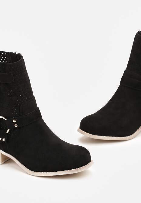 Czarne Botki Ozdobione Ażurowymi Wycięciami i Sprzączkami Inipel