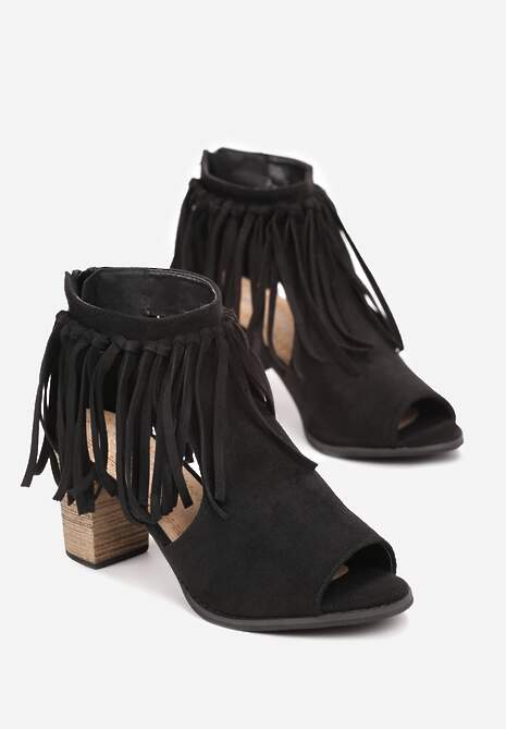 Czarne Botki na Słupku z Frędzlami i Wycięciami Vadyth