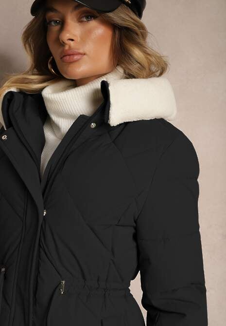 Czarna Kurtka z Kapturem Ozdobiona Pikowaniem Sznurkami w Pasie i Kołnierzem Ellariana