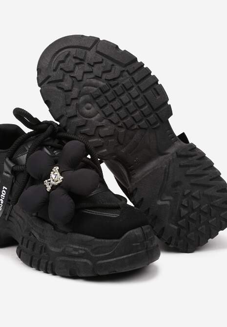 Czarne Sneakersy na Tłoczonej Podeszwie z Podwójnymi Sznurówkami i Kwiatową Naszywką Nitina