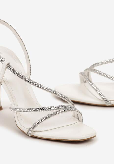 Białe Sandały Vices na Szpilce Ozdobione Paskami z Cyrkoniami Tilarea