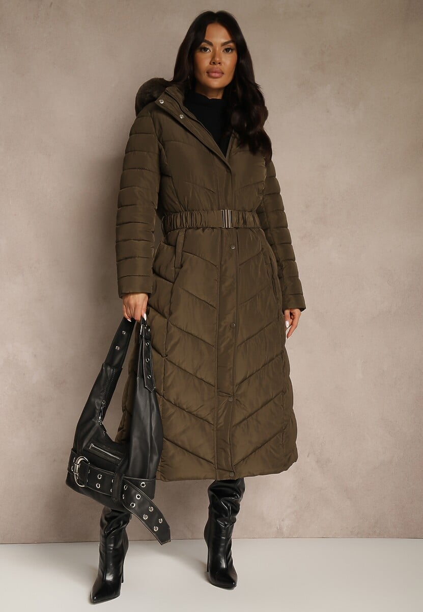 Ciemnozielona Zimowa Kurtka Pikowana o Długim Kroju z Paskiem i Kapturem z Futrem Retarda