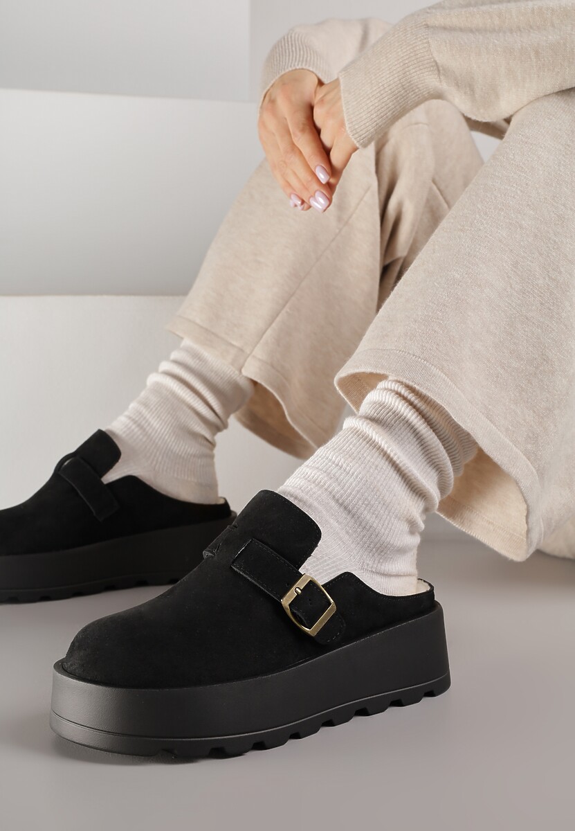 Czarne Śniegowce na Grubej Podeszwie z Niską Cholewką i Ozdobną Klamerką Vetibela