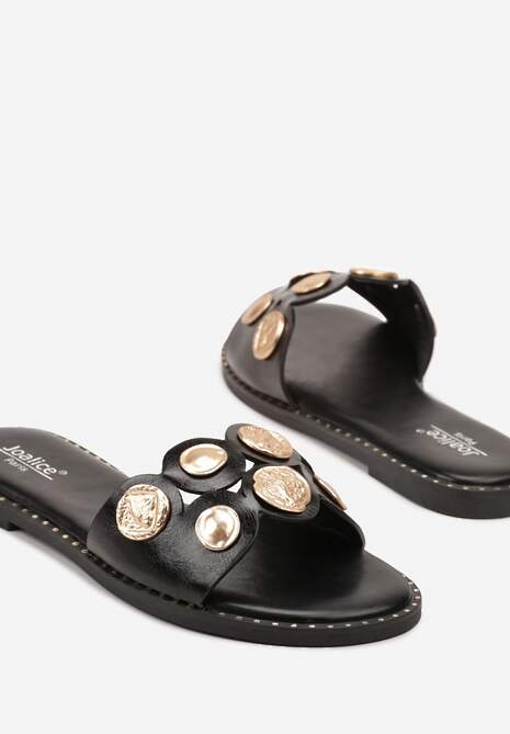 Czarne Klapki Zdobione Metalicznymi Aplikacjami Sepalie