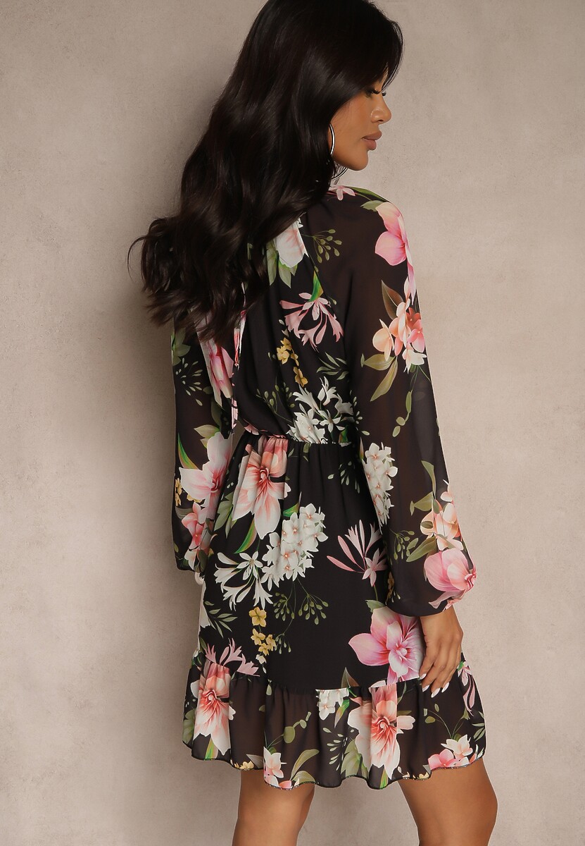 Czarna Rozkloszowana Sukienka Ozdobiona Kwiatowym Wzorem Zerovia
