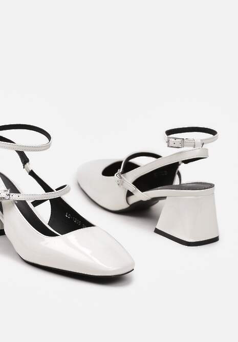 Białe Czółenka Slingback z Lakierowanej Imitacji Skóry z Dwiema Sprzączkami Frantalia