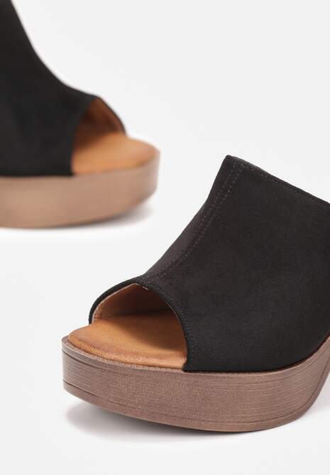 Czarne Klapki z Szerokim Paskiem na Słupku w Stylu Drewniaków Sabirah