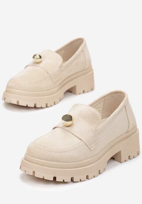 Beżowe Mokasyny na Grubej Podeszwie z Imitacji Zamszu z Metalową Ozdobą Fassio