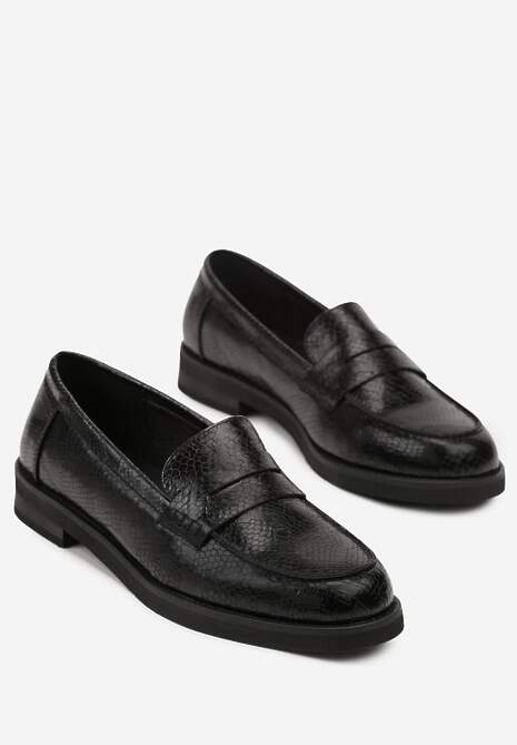 Czarne Mokasyny z Wężowym Motywem Latanna