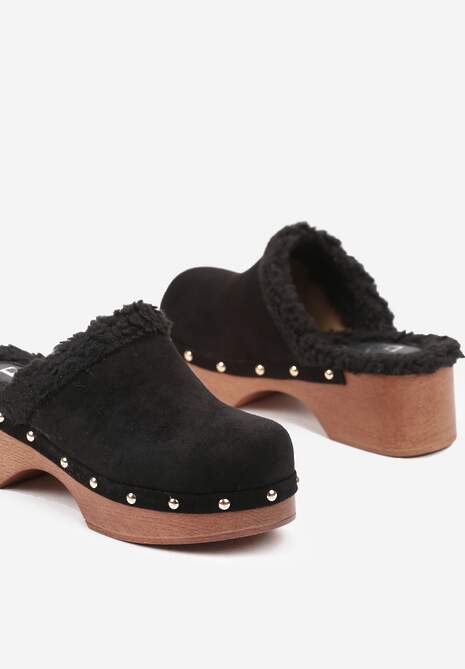 Czarne Futerkowe Klapki Mule na Platformie Ozdobione Ćwiekami Crelina