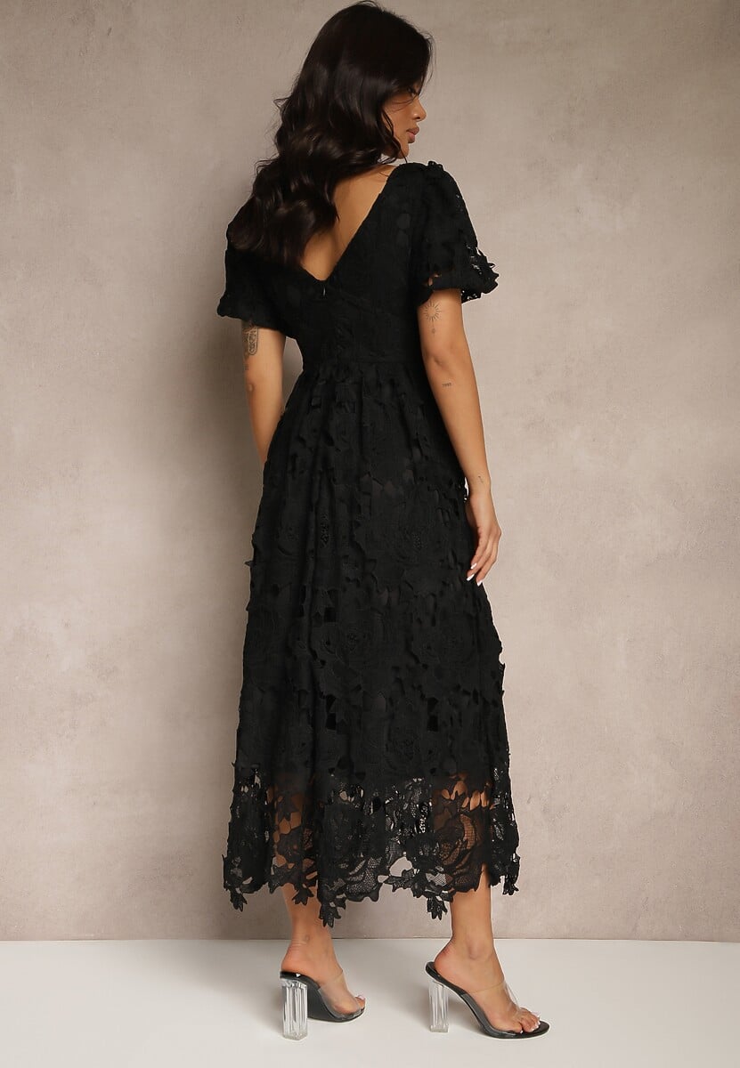 Czarna Koronkowa Sukienka Koktajlowa z Głębokim Trójkątnym Dekoltem Wrenna