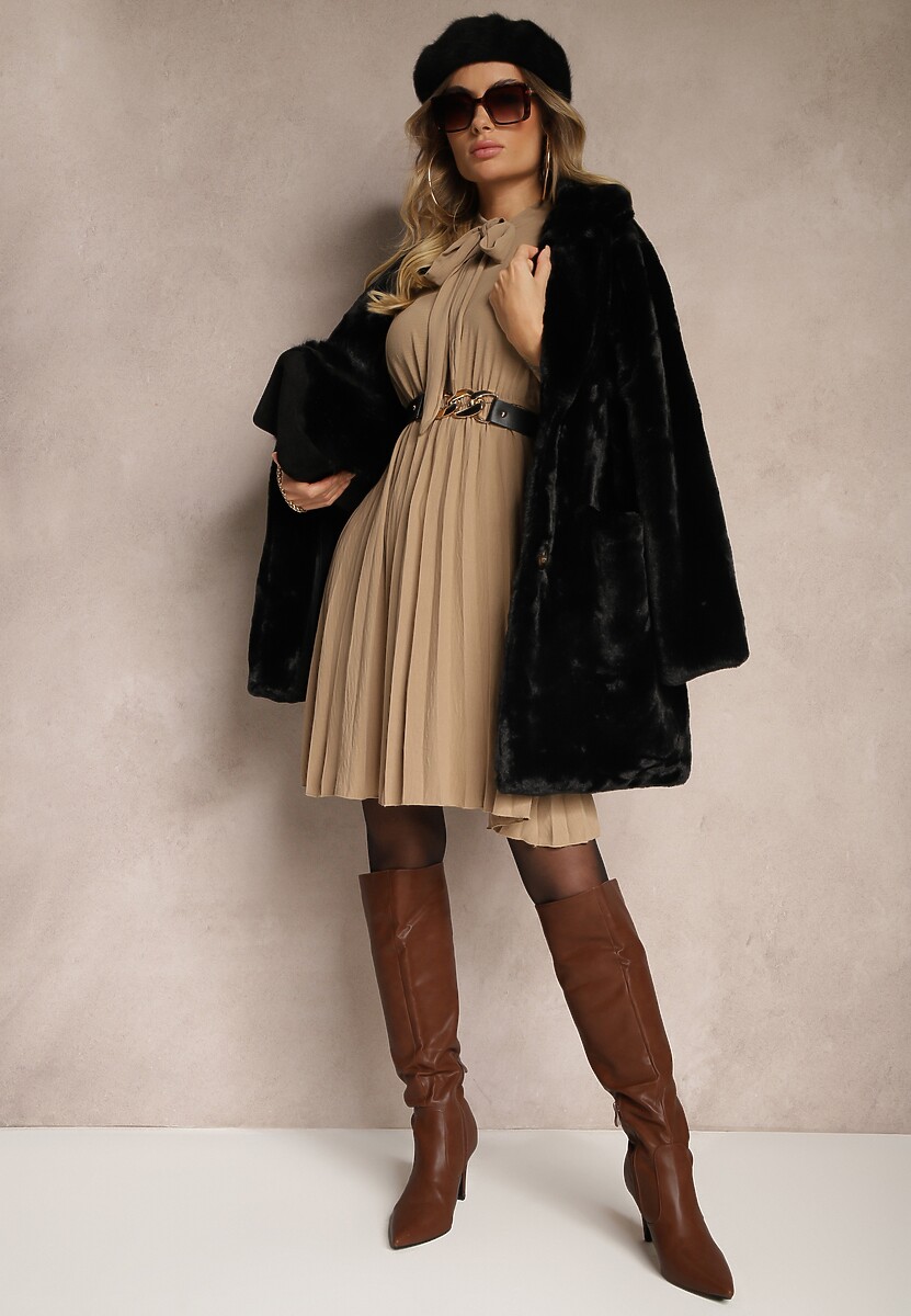 Ciemnobeżowa Plisowana Sukienka o Eleganckim Kroju z Wiązaniem przy Dekolcie i Gumką w Pasie Belorinda