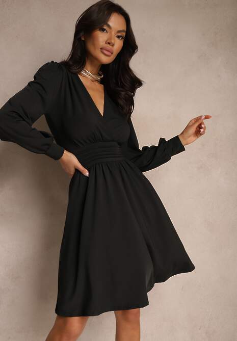 Czarna Sukienka z Wiskozą o Rozkloszowanym Kroju Selaitea