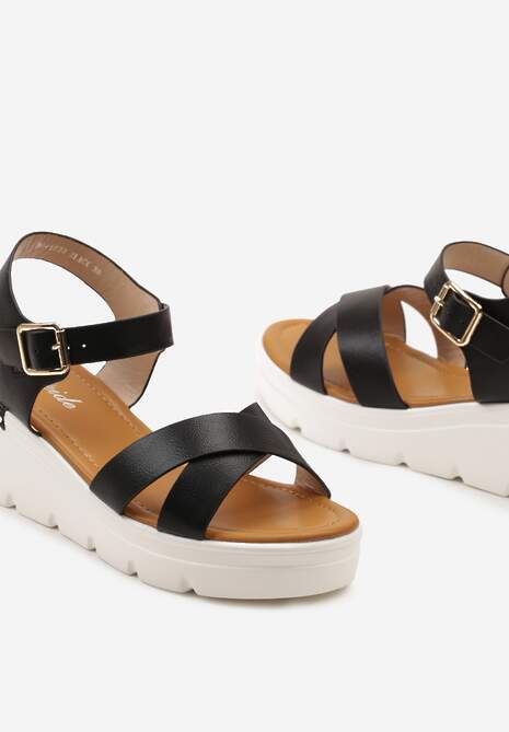 Czarne Casualowe Sandały na Koturnie z Ozdobnymi Paskami Zapinane przy Kostce Erticpea