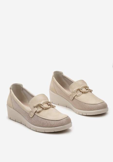Beżowe Półbuty ze Skórzaną Wkładką na Koturnie z Ozdobną Klamrą Klurentia
