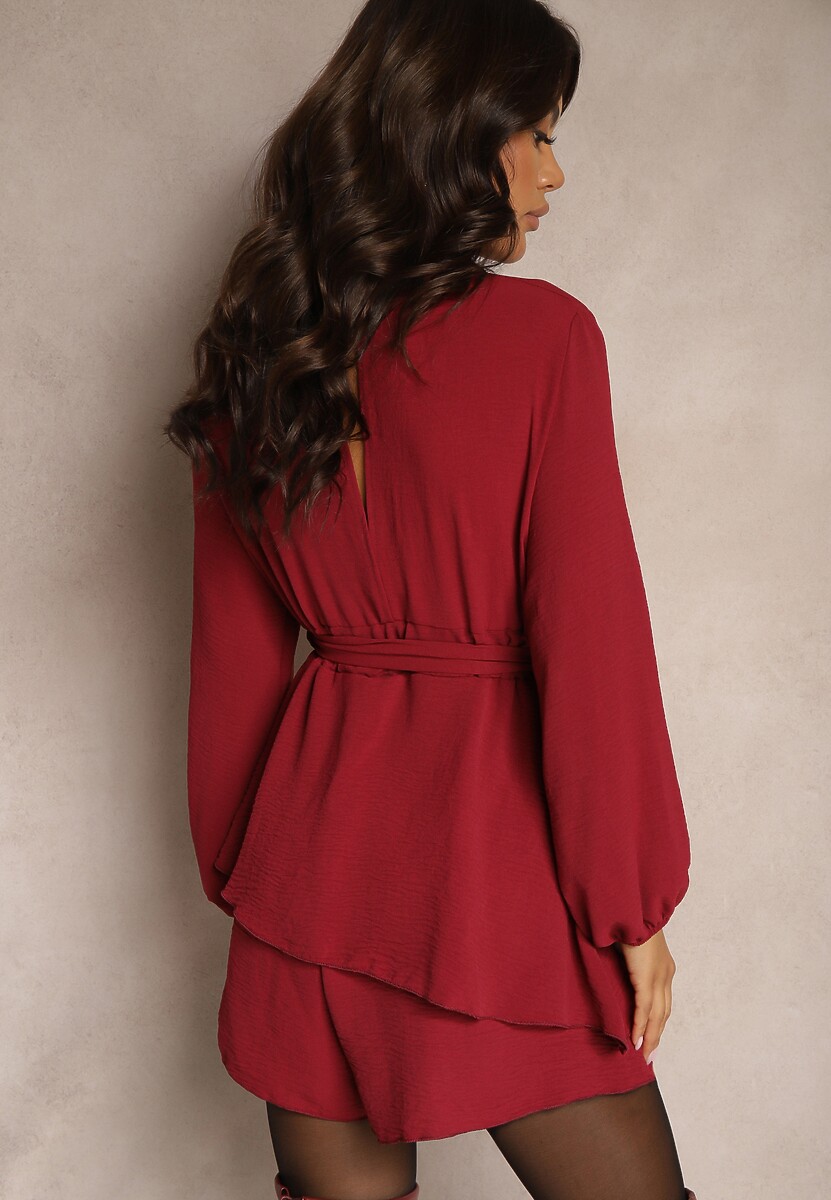 Bordowa Rozkloszowana Sukienka Kombinezon z Kopertowym Dekoltem i Falbanką Vomitta