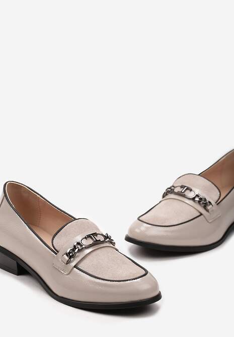 Beżowe Lakierowane Mokasyny w Stylu Loafersów z Klamrą i Skórzaną Wkładką Darnifa