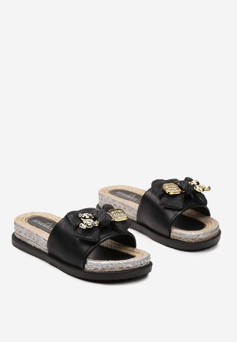 Czarne Klapki na Niskiej Platformie ze Złotymi Ozdobami i Kokardą Oatiss