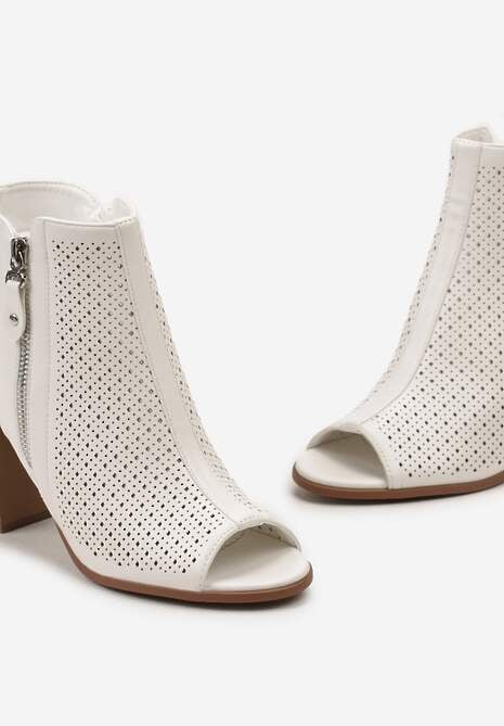 Białe Botki Wycięte za Kostkę z Ozdobnym Suwakiem i Ażurową Cholewką Arcida