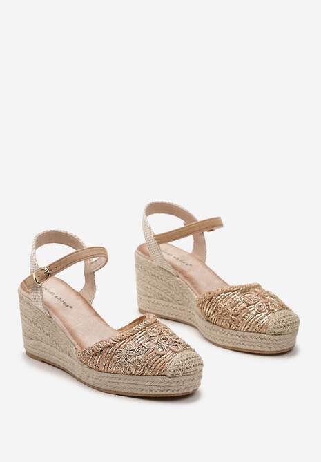 Brązowe Sandały na Koturnie ze Sprzączką i Ozdobną Plecionką Andela