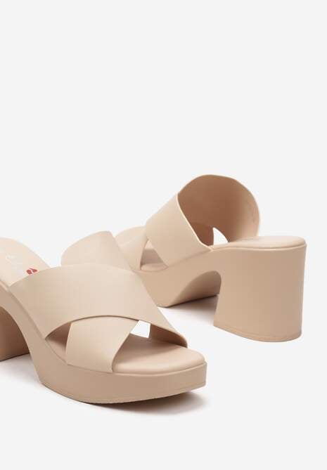 Ciemnobeżowe Wsuwane Klapki z Ekoskóry na Słupku Fazara