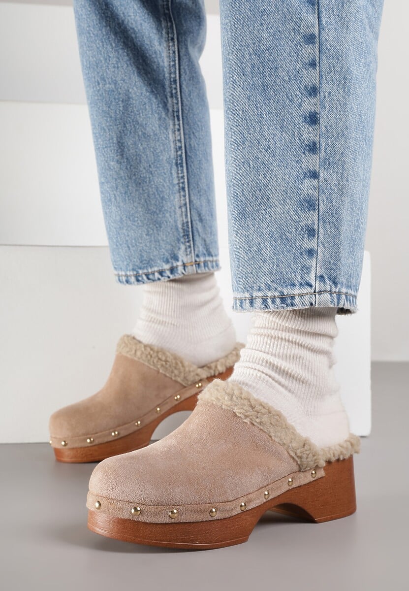 Ciemnobeżowe Futerkowe Klapki Mule na Platformie Ozdobione Ćwiekami Crelina