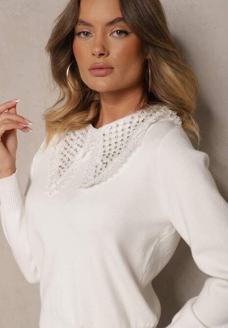 Biały Sweter z Wiskozą Ozdobiony Cyrkoniami i Kołnierzykiem Iliyana
