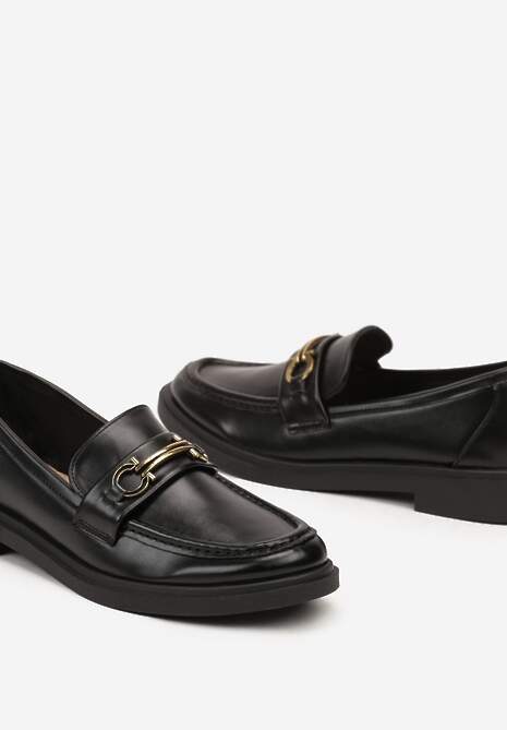 Czarne Mokasyny na Płaskiej Podeszwie Ozdobione Metaliczną Aplikacją Evaretha
