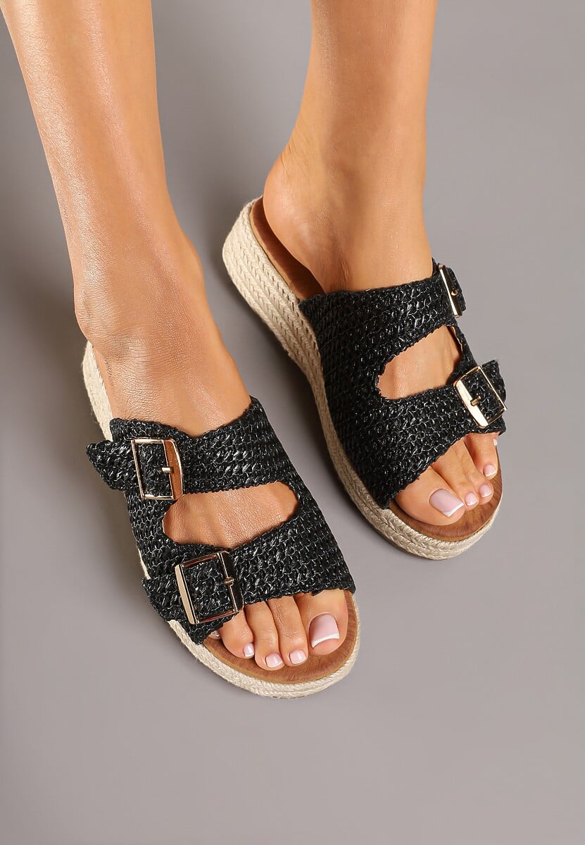 Czarne Klapki na Plecionej Podeszwie Ozdobionej Klamrami Liaritia
