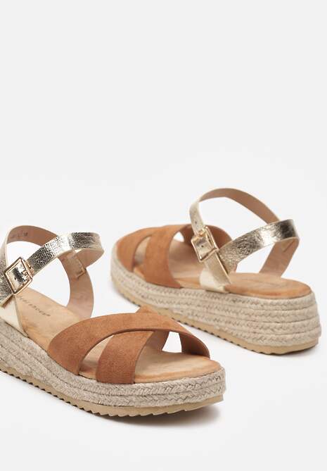Brązowe Sandały na Platformie Ozdobionej Plecionką Zapinane na Sprzączkę Tiremia