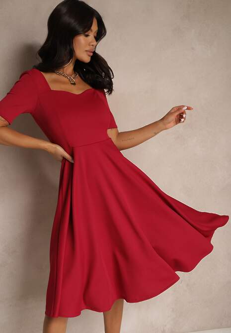 Bordowa Rozkloszowana Sukienka z Dekoltem w Serce Neriliane