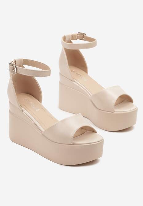 Beżowe Sandały na Koturnie z Paskiem z Klamerką Palinorea