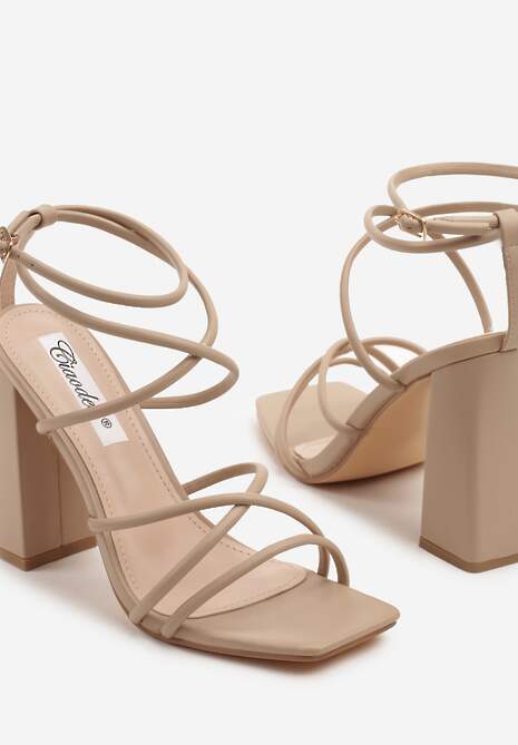 Beżowe Sandały na Słupku Ozdobione Kwadratowym Noskiem Nilusca