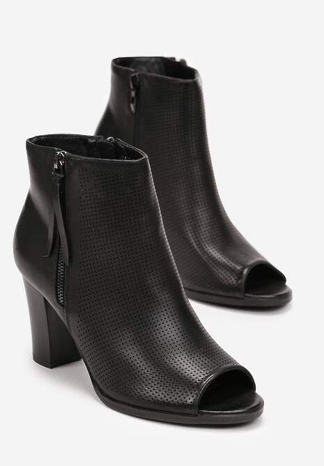 Czarne Botki na Słupkowym Obcasie z Cholewką z Perforacją i Odkrytym Noskiem Ebodia