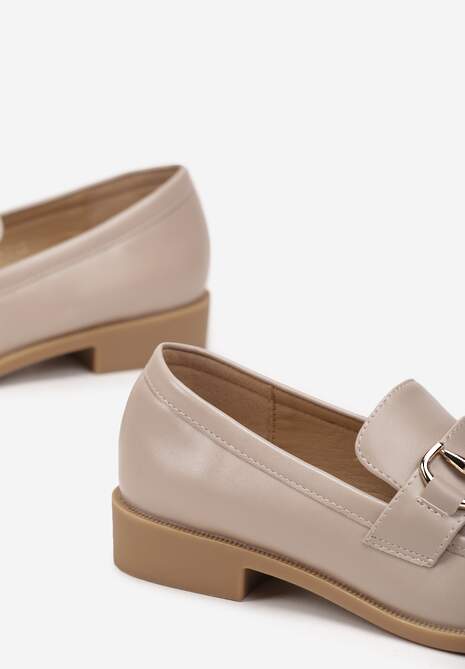 Beżowe Wsuwane Mokasyny Ozdobione Paskiem z Metalową Klamrą Tirnala