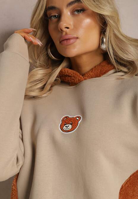 Beżowa Bluza z Bawełny z Ozdobną Naszywką z Misiem i Polarowym Kapturem Hecatia