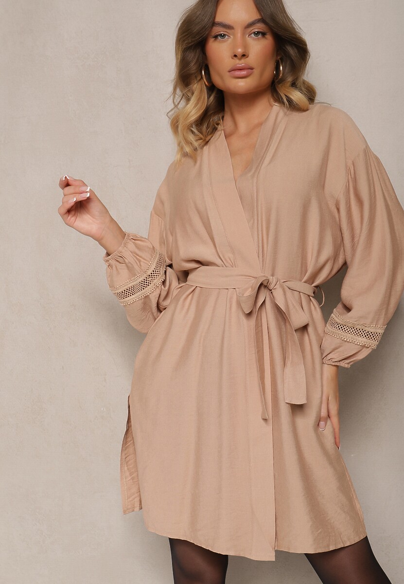 Zielona Sukienka Kimono z Wiskozy z Kieszeniami Zdobiona Ażurowymi Wstawkami Salithia