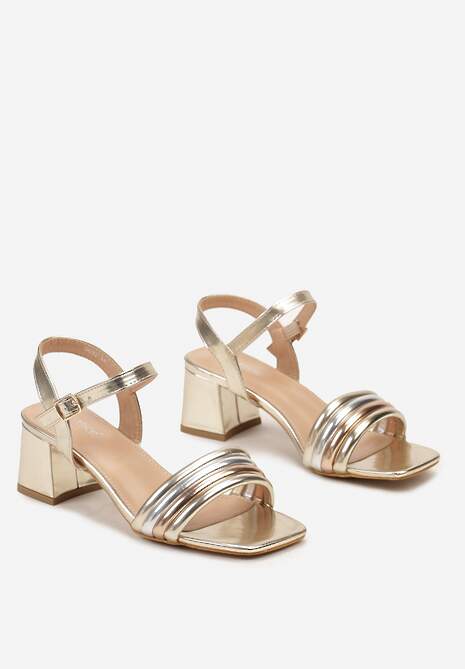 Złote Sandały na Słupku z Ozdobnymi Paskami i Sprzączką Windalyn