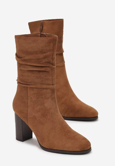 Brązowe Botki na Geometrycznym Słupku Ozdobione Łańcuszkiem Adrema