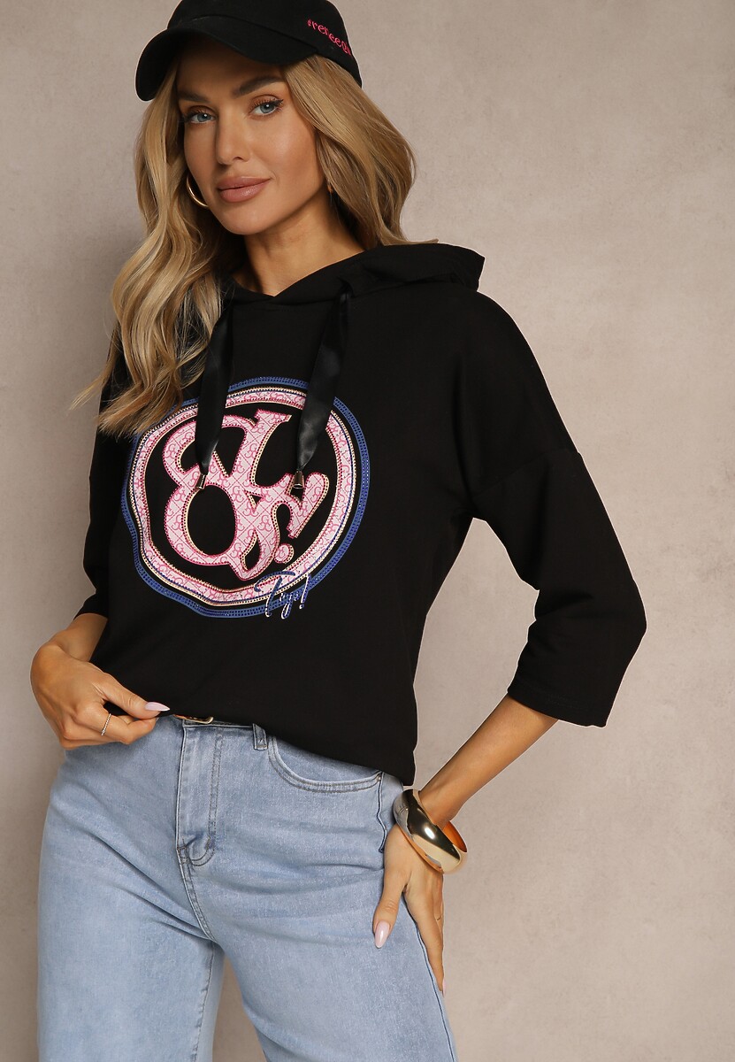 Czarna Bluza z Kapturem Ozdobnym Nadrukiem i Rękawami 3/4 Saniressa