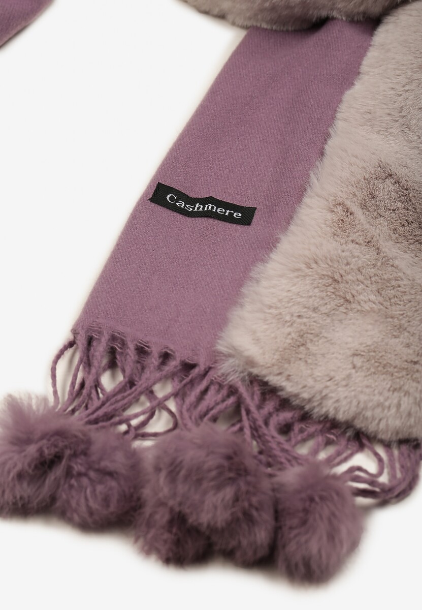 Ciemnofioletowy Szalik Narzutka o Prostokątnym Fasonie z Futerkiem i Pomponami Taqan