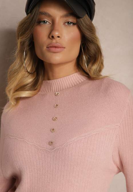 Jasnoróżowy Sweter Półgolf z Wełną w Prążki Ozdobiony Guzikami Tinnelisse