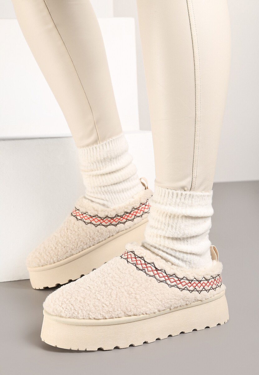 Beżowe Śniegowce na Platformie z Niską Cholewką i Haftem Zinnorea